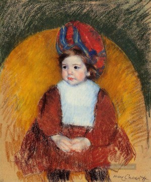 Margot in einem dunkelroten Kostüm sitzend auf einem Round Lehner Impressionismus Mütter Kinder Mary Cassatt Ölgemälde